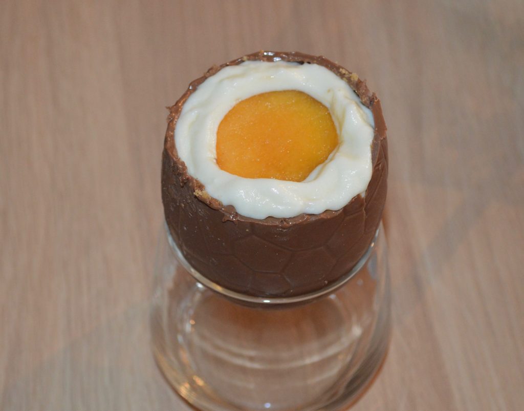 How to make Cheesecake Chocolate Eggs - add a slice of peach as an egg yolk